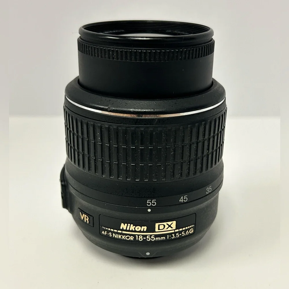 Nikon 18-55mm f/3.5-5.6G VR AF-S DX Nikkor Zoom lens